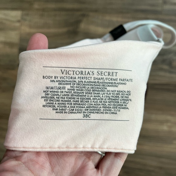 **NWT** Victoria’s Secret Body by Victoria Bra Set of 2 38C - Picture 4 of 8